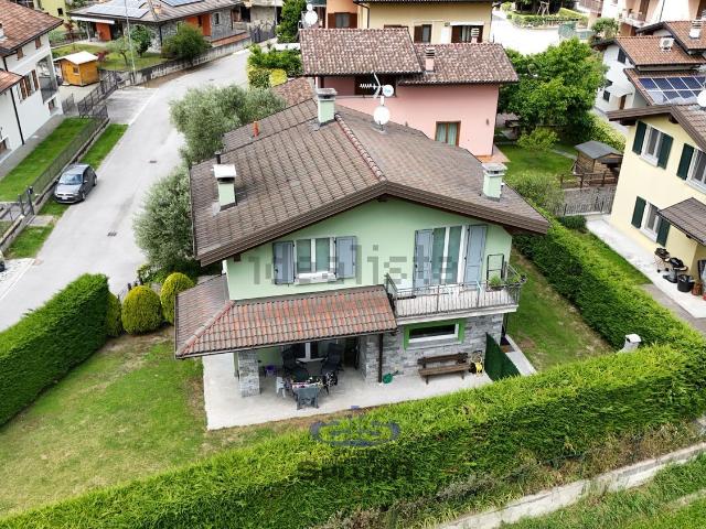 Casa in vendita a Dubino, Lombardia