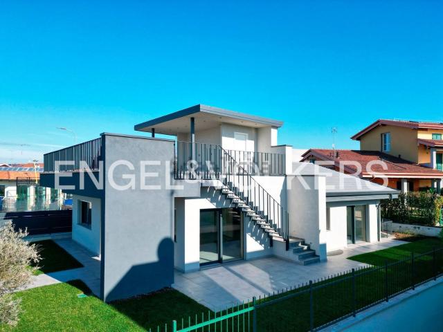 Casa in vendita a Peschiera Del Garda, Veneto