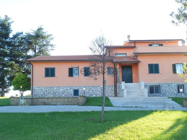 Casa in vendita a Farnese, Lazio