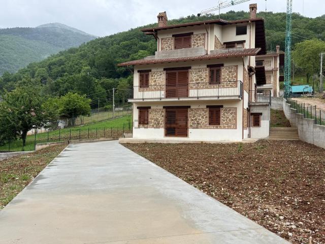 Casa in vendita a Cantalice, Lazio