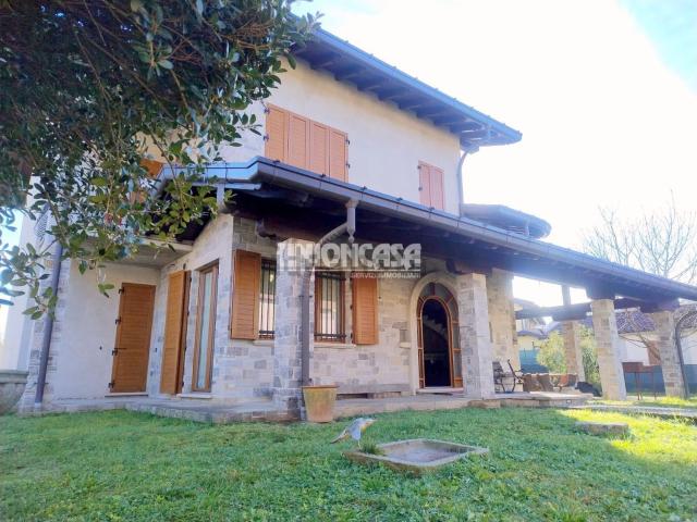 Casa in vendita a Solbiate con Cagno, Solbiate Comasco
