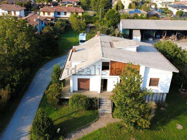 Casa in vendita a Levate, Bergamo