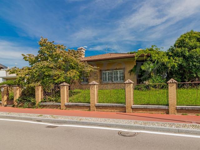 Casa in vendita a Seveso, Lombardia