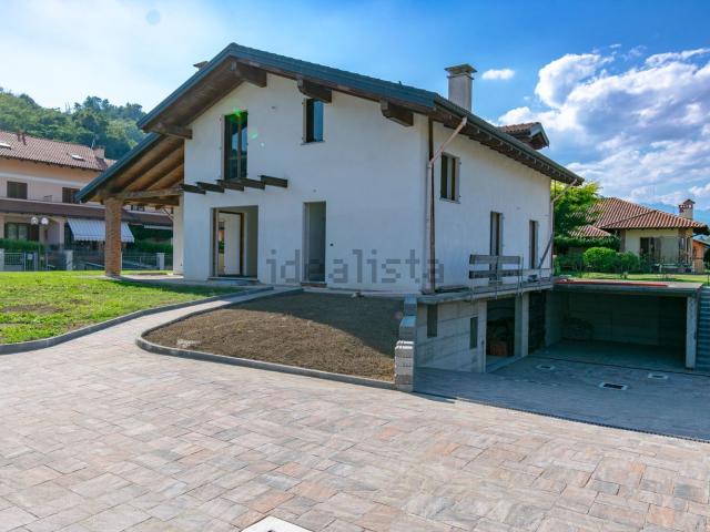 Casa in vendita a Serravalle Sesia, Vercelli