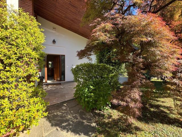 Casa in vendita a Cabiate, Lombardia