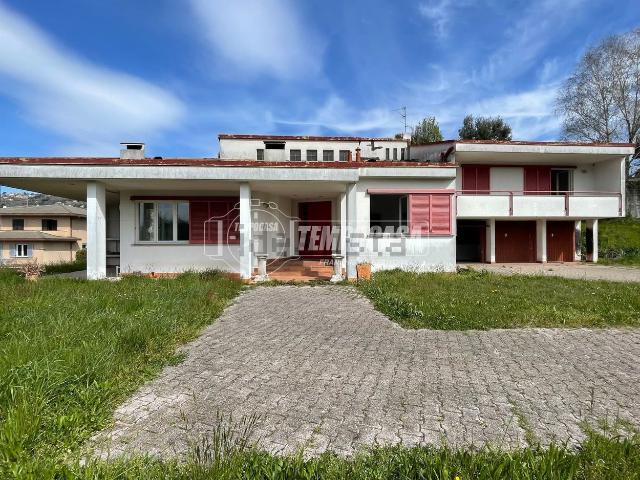 Casa in vendita a Lipomo, Lombardia