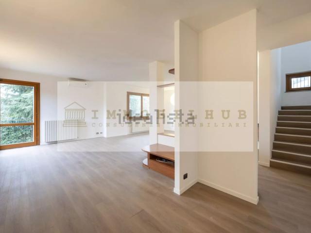 Casa in vendita a Inverigo, Lombardia