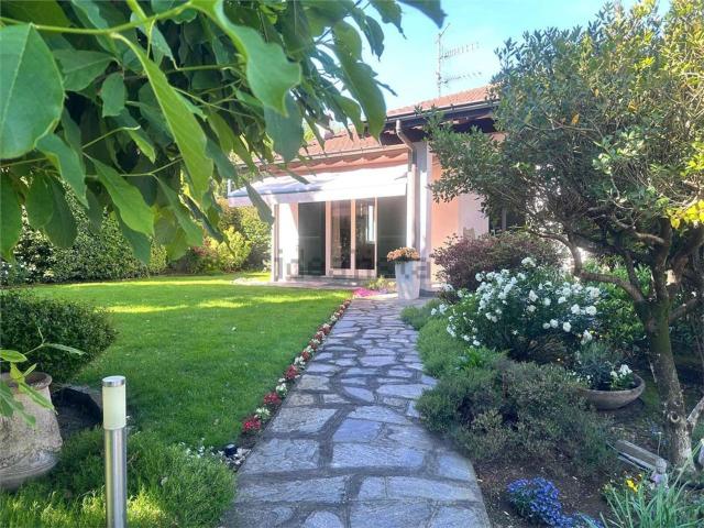 Casa in vendita a Varese, Lombardia