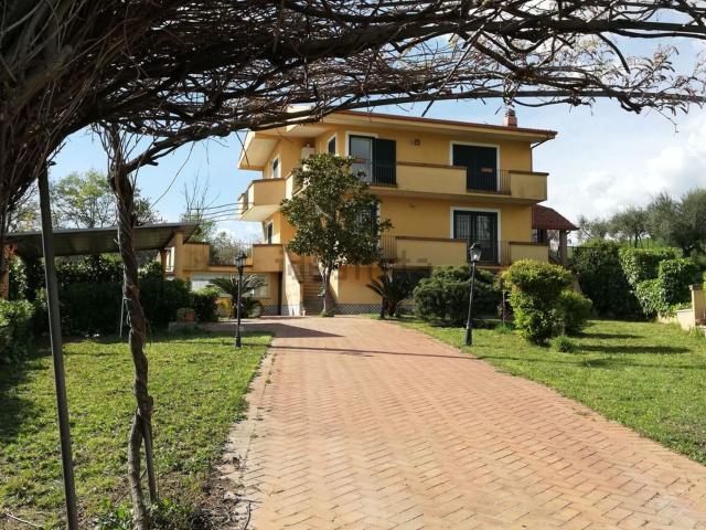 Casa in vendita a Santi Cosma E Damiano, Lazio