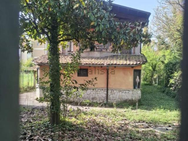 Casa in vendita a Frosinone, Lazio