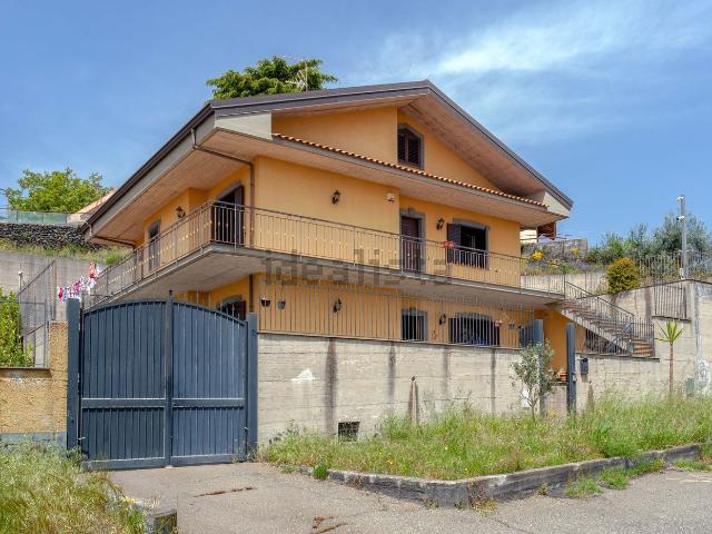 Casa in vendita a Pedara, Sicilia