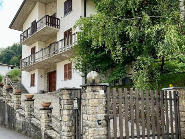 Casa in vendita a Schignano, Lombardia