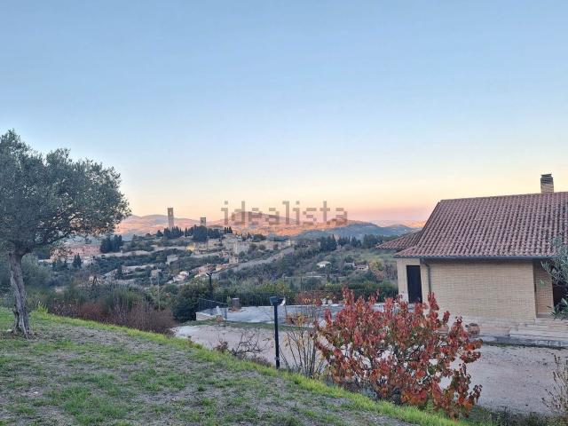 Casa in vendita a Castello al Monte, Marche
