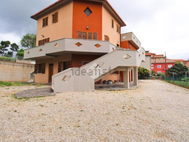 Casa in vendita a Crocette, Marche