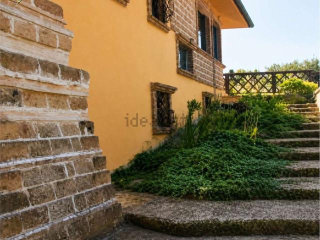 Casa in vendita a Fabrica Di Roma, Lazio