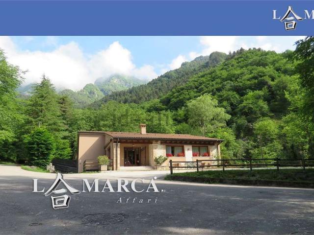 Casa in vendita a Crespano Del Grappa, Veneto