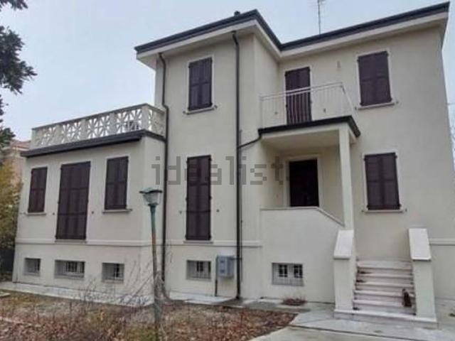Casa in vendita a Mirandola, Modena