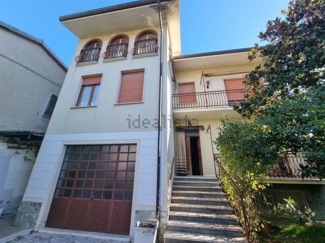 Casa in vendita a Alta Val Tidone, Nibbiano
