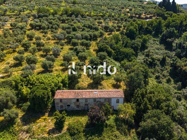 Casa in vendita a Podere San Luigi, Pistoia