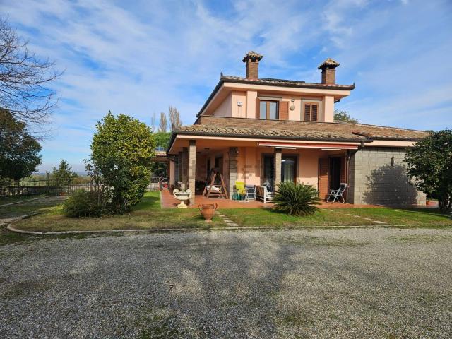 Casa in vendita a Viterbo, Lazio