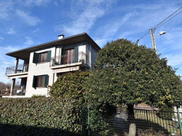 Casa in vendita a Brebbia, Lombardia
