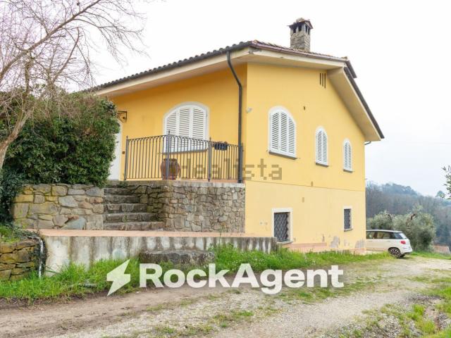Casa in vendita a Montecarlo, Lucca