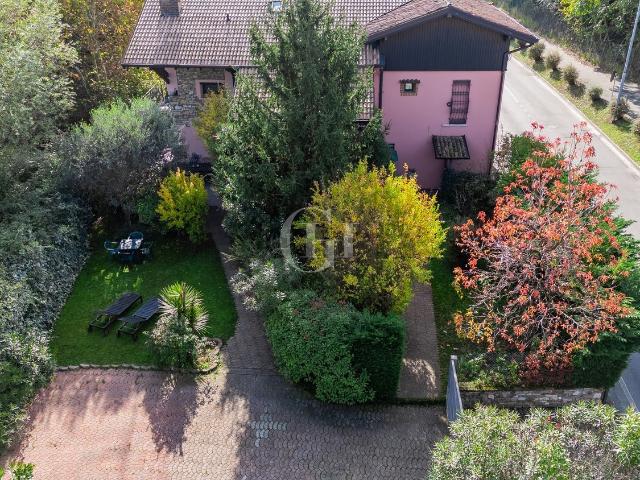 Casa in vendita a Rivoltella del Garda, Desenzano Del Garda