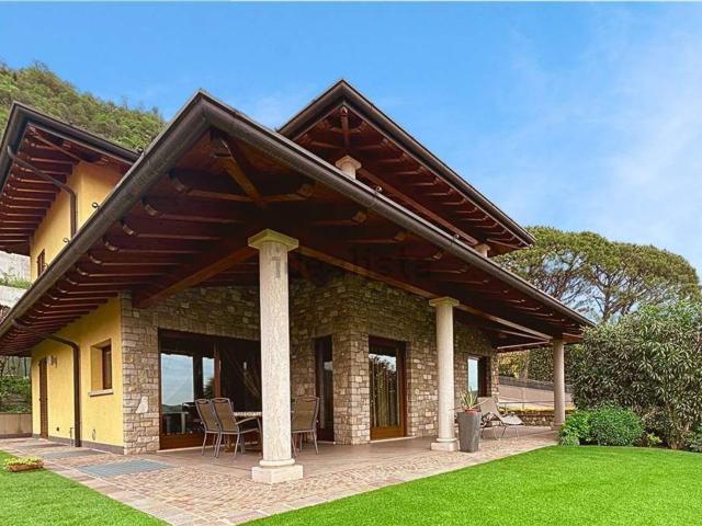 Casa in vendita a Sarnico, Lombardia