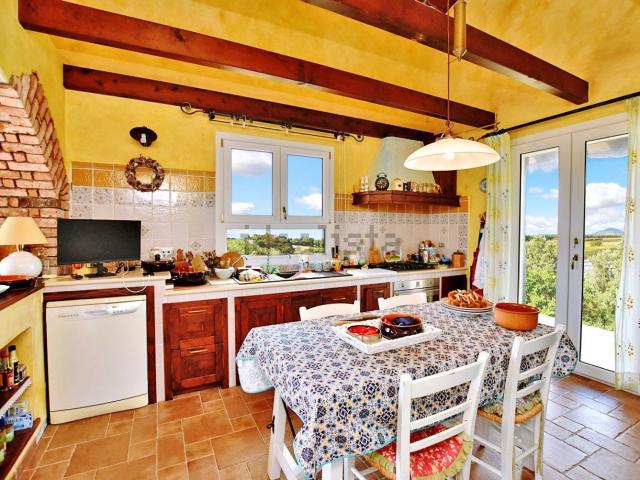 Casa in vendita a Olmedo, Sardigna/Sardegna