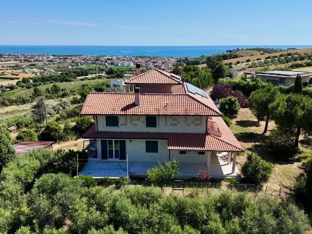 Casa in vendita a Roseto Degli Abruzzi, Abruzzo
