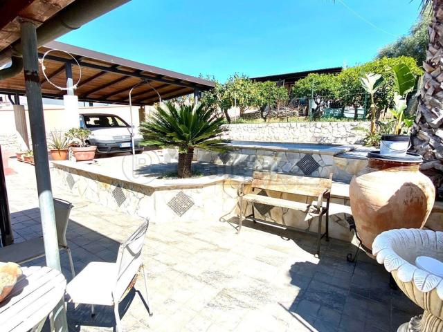Casa in vendita a Villaggio Santa Lucia, Siracusa