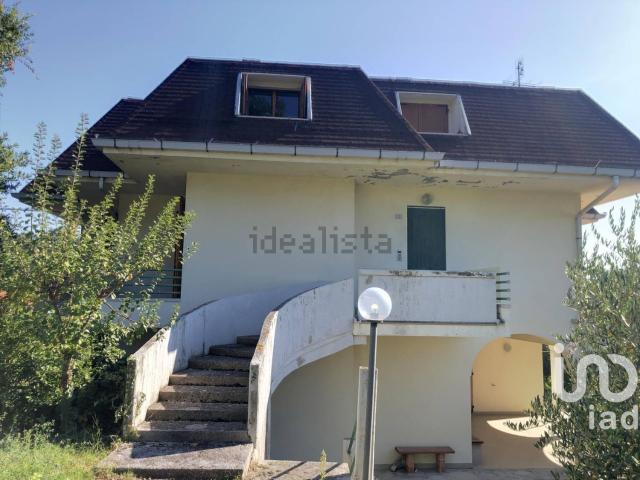 Casa in vendita a Colli al Metauro, Marche