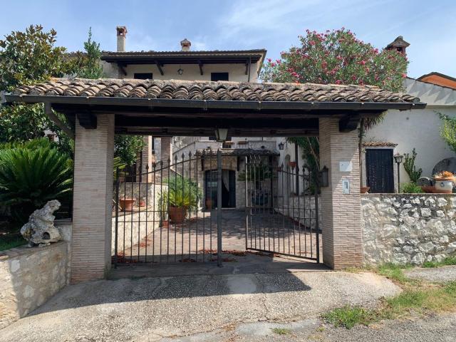Casa in vendita a Arpino, Lazio