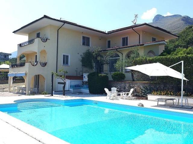 Casa in vendita a Formia, Lazio
