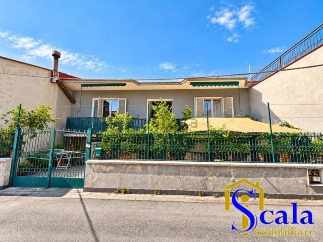 Casa in vendita a Curti