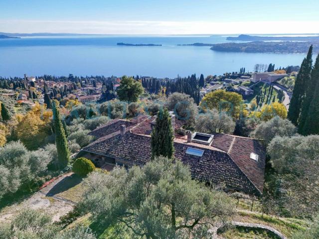 Casa in vendita a Comunità Montana Parco Alto Garda bresciano, Gardone Riviera