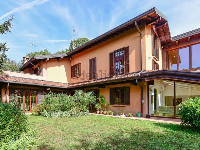 Casa in vendita a Appiano Gentile, Como