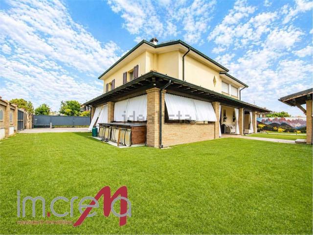 Casa in vendita a Izano, Lombardia
