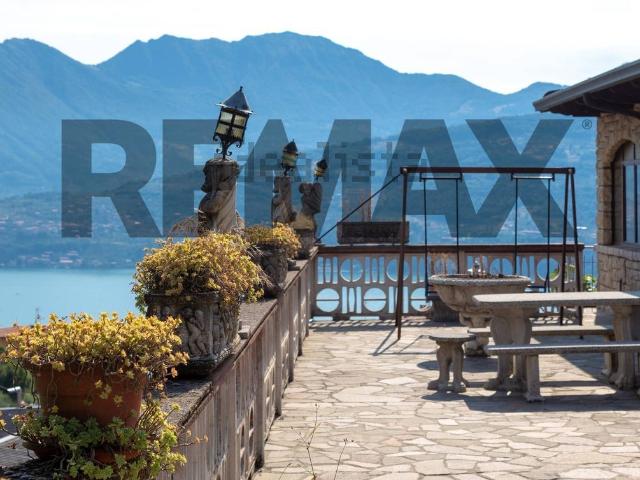 Casa in vendita a Tavernola Bergamasca, Lombardia