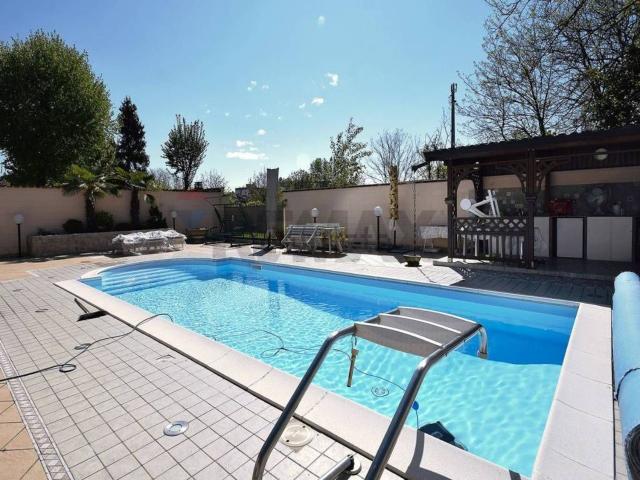 Casa in vendita a Sedriano, Lombardia