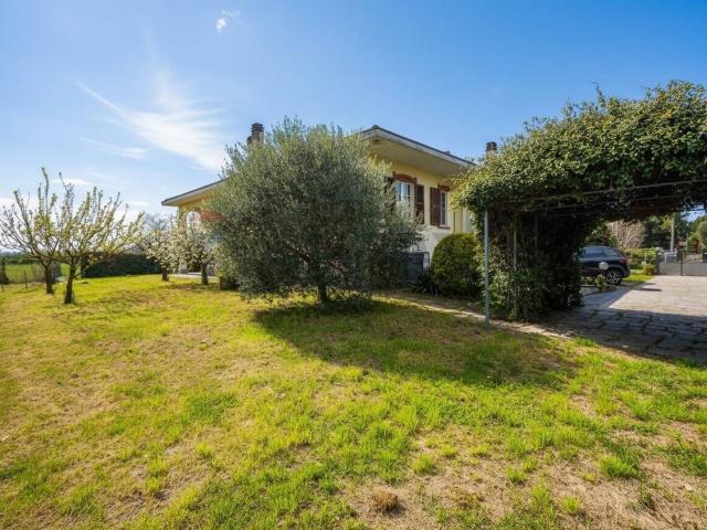 Casa in vendita a Brugarolo, Merate