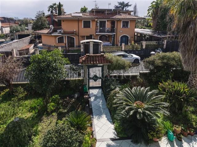 Casa in vendita a San Giovanni La Punta, Sicilia