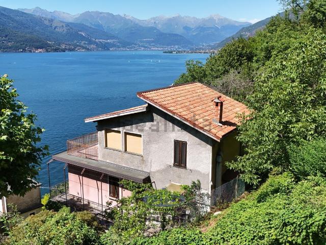 Casa in vendita a Bellano, Lombardia