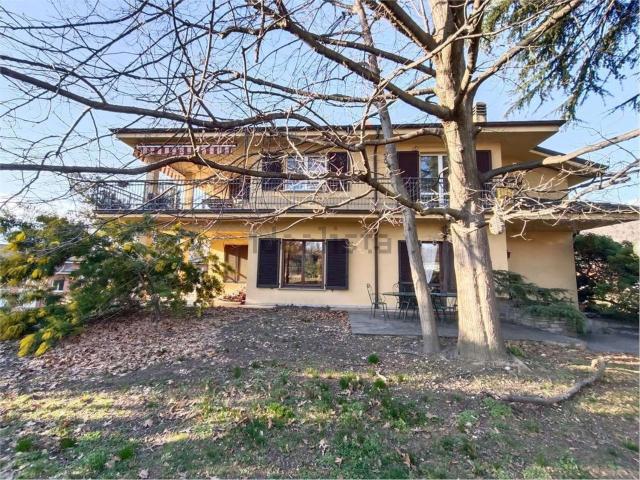 Casa in vendita a Longone Al Segrino, Lombardia