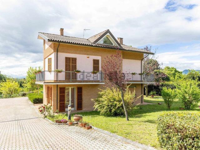 Casa in vendita a Cupramontana, Ancona