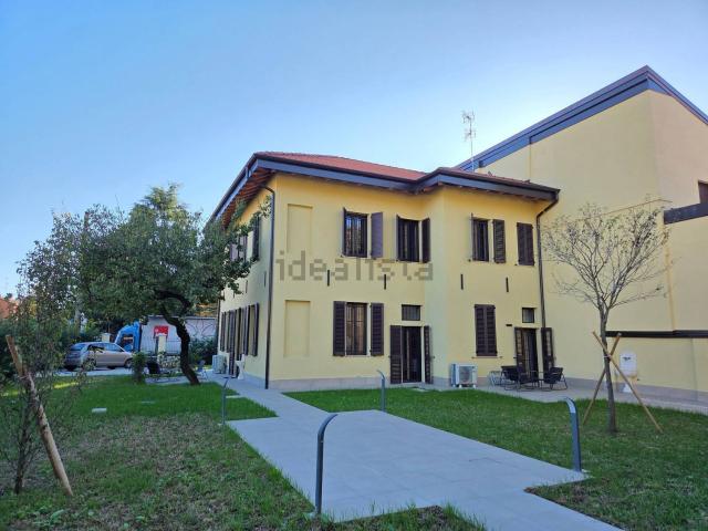 Casa in vendita a Locate Triulzi, Lombardia