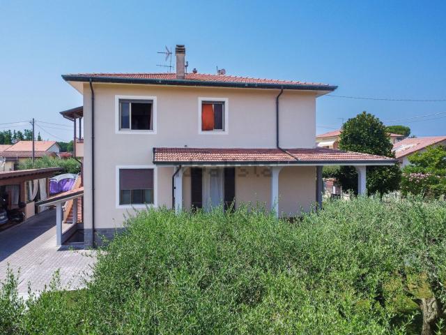Casa in vendita a Marina di Massa, Marina Di Massa