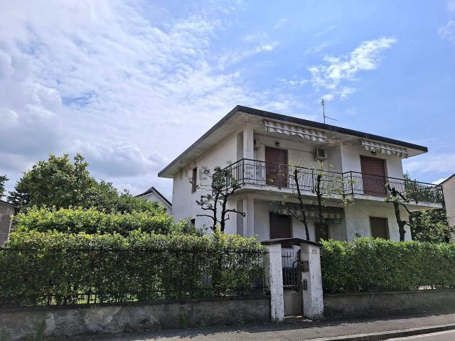 Casa in vendita a Bareggio, Milano