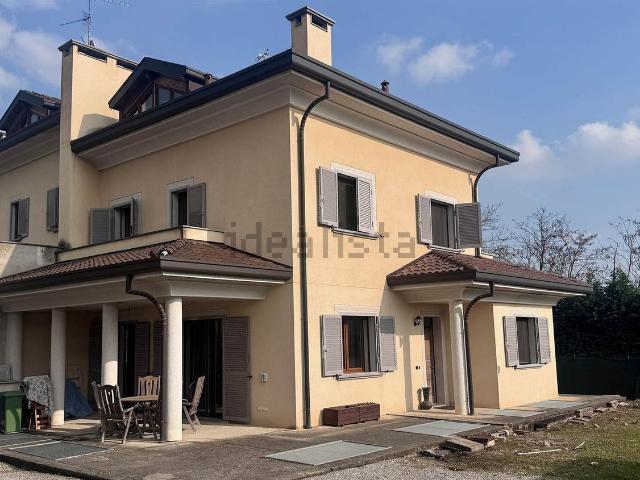 Casa in vendita a Ponte, Triuggio