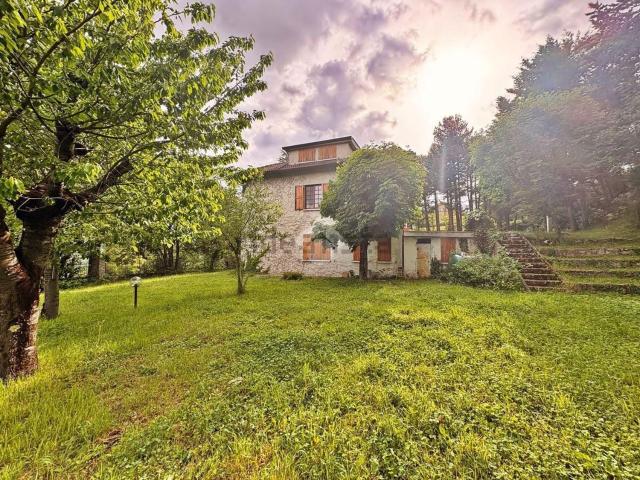 Casa in vendita a Borgo, Marche